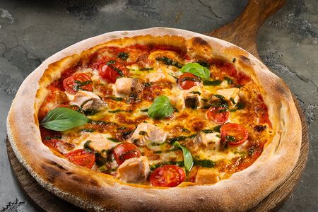 Пицца с лососем