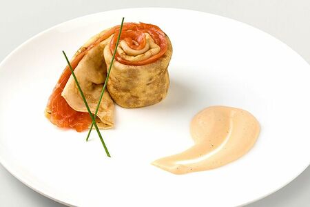 Блин с лососем и крем-сыром