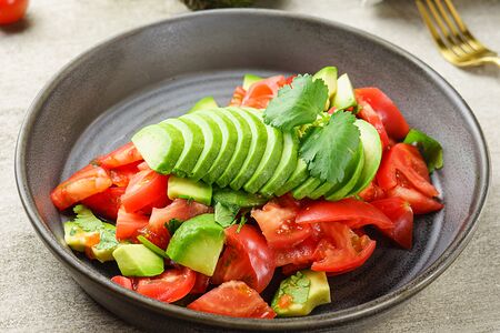 Овощной салат с авокадо