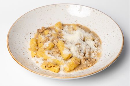 Ньокки с кроликом и белыми грибами