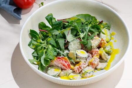 Салат с лососем холодного копчения