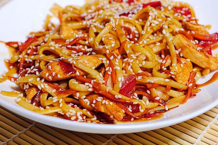 Вок с курицей