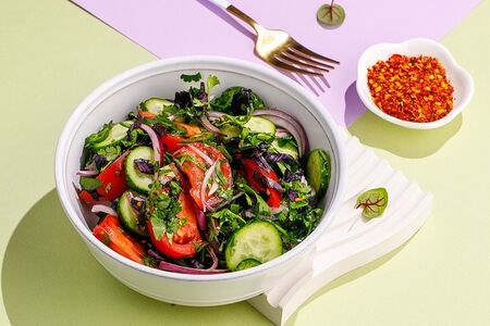 Овощной салат по-грузински со специями 