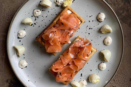 Вафли с красной рыбой