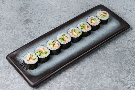 Угорь-огурец маки