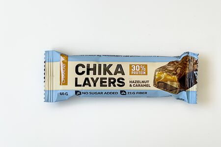 Батончик протеиновый Chika layers Hazlnut & Caramel