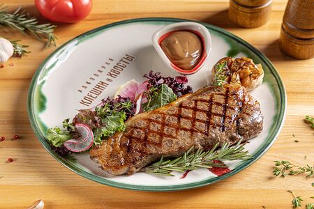 Стейк из мраморной говядины