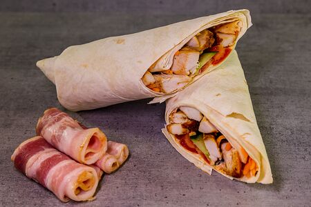 Шаверма с курицей и беконом