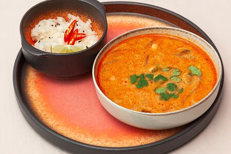 Том ям с креветками