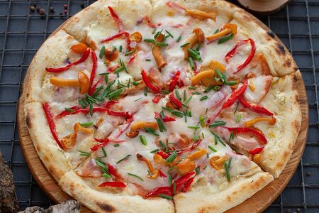 Пицца с опятами