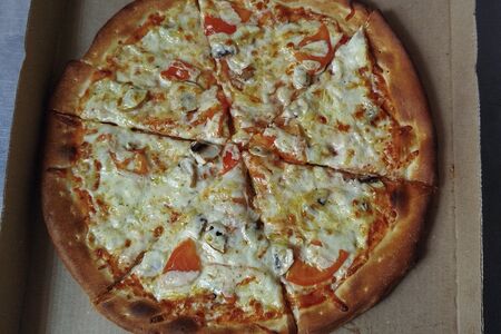 Пицца с курицей и грибами M