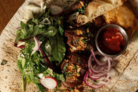 Шашлык из телятины на лаваше