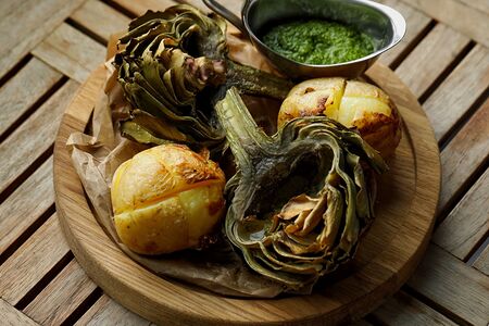 Артишок, запеченный целиком