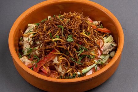 Салат с курицей и овощами 