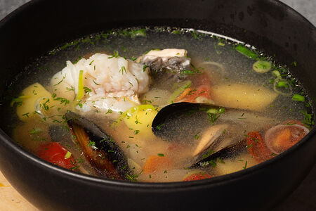 Черноморская уха из горной форели, черной трески и палтуса 