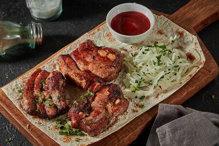 Фермерская свинина на кости