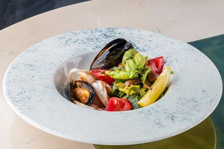 Салат с дальневосточными морепродуктами