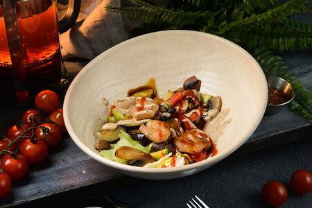 Гриль-салат с креветками