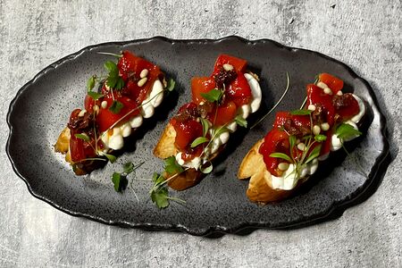 Брускетта с печёным перцем