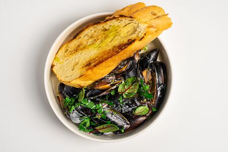 Мидии в соусе том ям