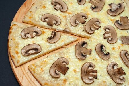 Грибная пицца