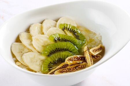 Рисовая каша с инжиром и бананом