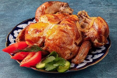 Курица гриль в лаваше с салатом и соусом