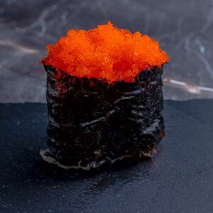 Гункан с икрой Масаго