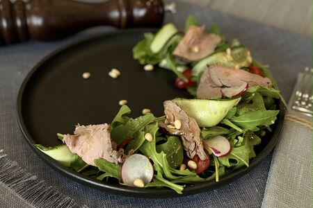 Микс-салат с ростбифом