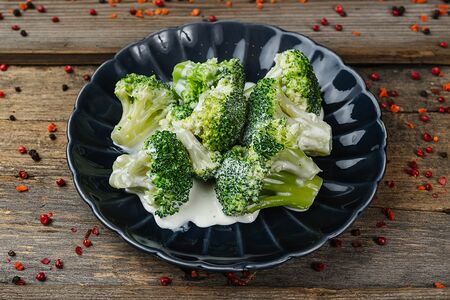 Брокколи в сливочном соусе