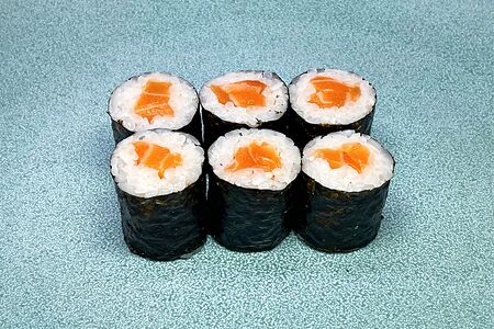 Мини-ролл с лососем