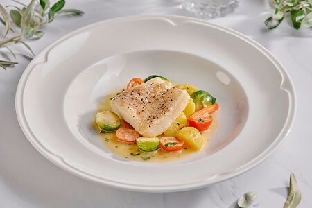 Палтус с тушеными овощами