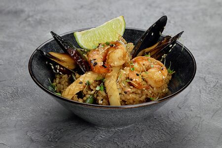 Wok-рис с морепродуктами