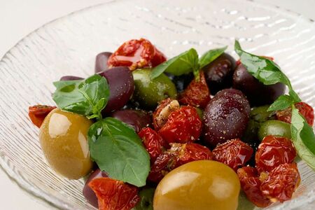 Оливки и маслины