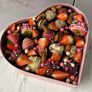 Клубника в шоколаде сердце 