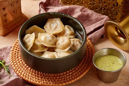 Пельмени из щуки с соусом тартар