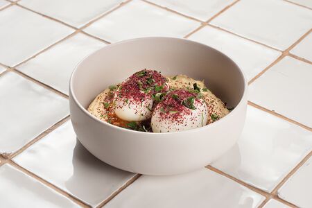 Хумус, айвар, яйца всмятку 