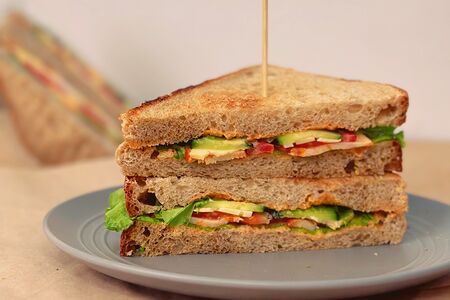 Сэндвич с копченой курицей 