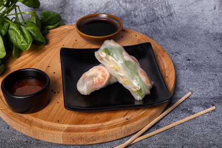 Спринг-роллы с креветками