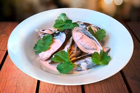 Мидии в створках под соусом Яки