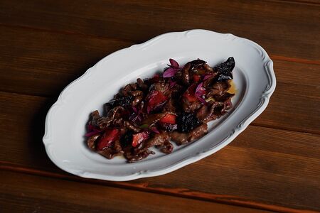 Говяжья печень, слива, свекла