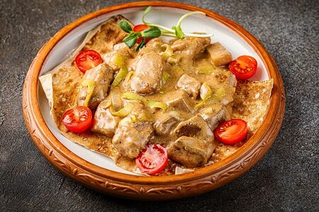 Телятина с белыми грибами в сливочном соусе