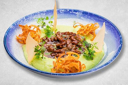 Бефстроганов с картофельным пюре и васаби