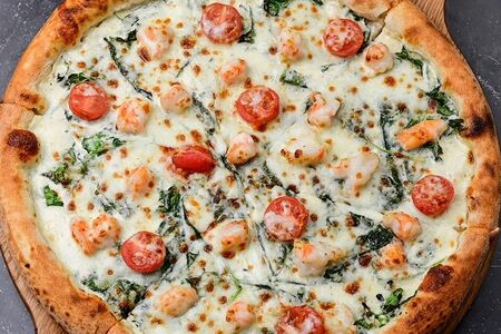 Пицца с креветками и шпинатом