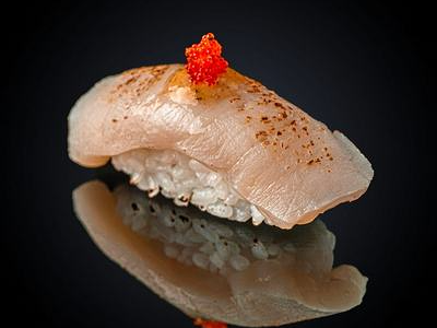 Суши опаленный гребешок