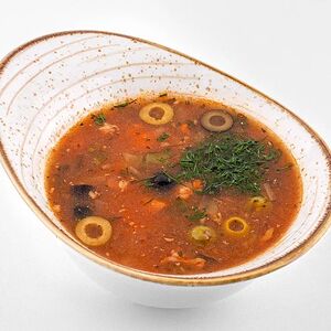 Фирменная солянка с копченым мясом