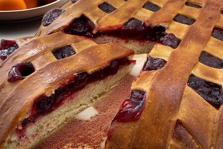 Пирог с клубникой