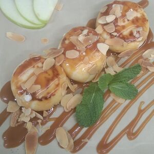 Фирменные сырники с соленой карамелью