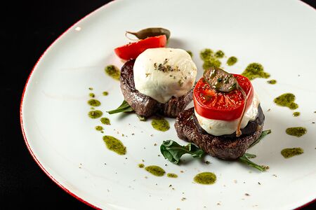 Медальоны по-сицилийски с баклажанами и моцареллой