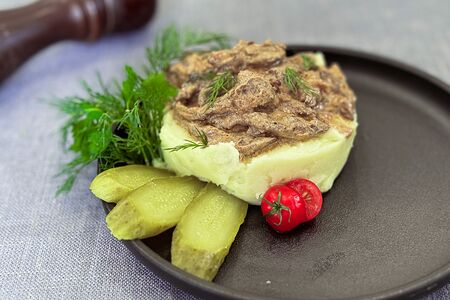 Бефстроганов с картофелем и черри